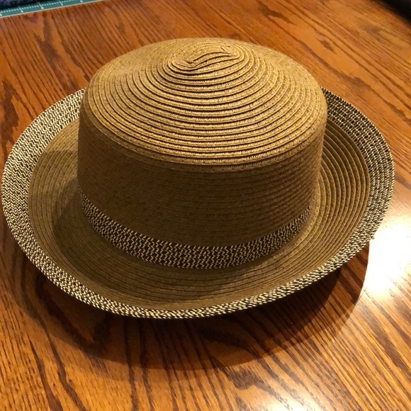 NWOT! Sun and sand beach hat - Picture 2 of 6